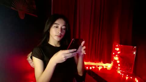 Snapshot of lovelypetite143 chatting on April 5, 5:26 am lovelypetite143 online show from April 5, 5:26 am