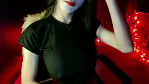 Snapshot of lovelypetite143 chatting on April 9, 7:47 am lovelypetite143 online show from April 9, 7:47 am