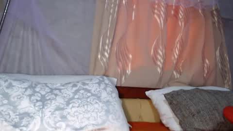 Snapshot of lovelythighs54 chatting on December 28, 5:44 am miss fancy louis online show from December 28, 5:44 am