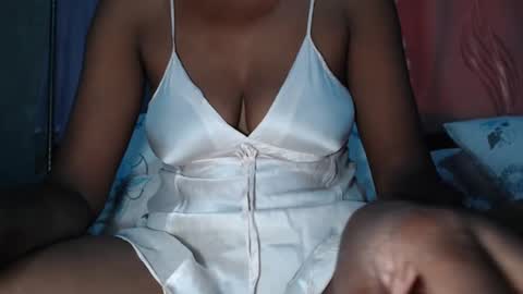 Snapshot of lovelythighs54 chatting on February 18, 5:31 am miss fancy louis online show from February 18, 5:31 am