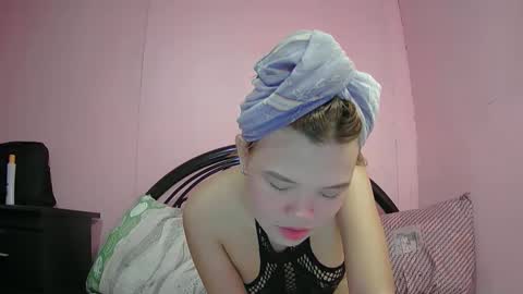 Snapshot of lovemae352295 chatting on February 13, 12:32 pm lovemae352295 online show from February 13, 12:32 pm