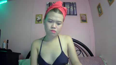 Snapshot of lovemae352295 chatting on February 24, 6:16 am lovemae352295 online show from February 24, 6:16 am
