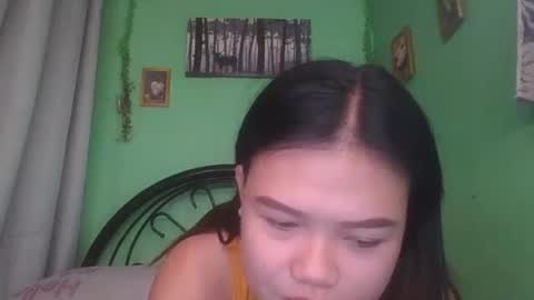 Snapshot of lovemae352295 chatting on November 25, 6:02 am lovemae352295 online show from November 25, 6:02 am