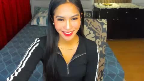 Snapshot of lovemarie19x chatting on September 28, 5:02 am pauleen online show from September 28, 5:02 am