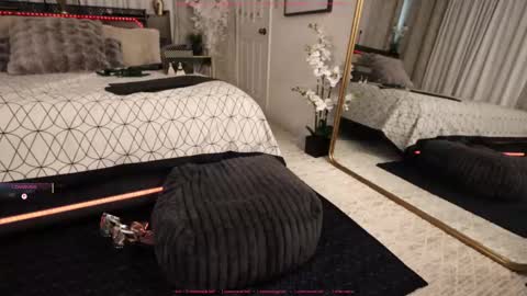 Snapshot of lovemoscarlett chatting on February 19, 1:06 pm Scarlett online show from February 19, 1:06 pm