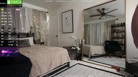 Snapshot of lovemoscarlett chatting on November 20, 8:19 pm Scarlett online show from November 20, 8:19 pm