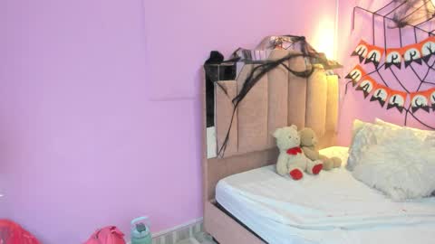 L O V E  online show from October 24, 11:39 am