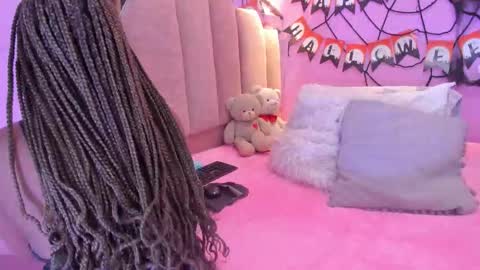 L O V E  online show from November 4, 12:04 pm