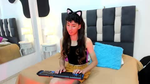 loverisu online show from March 1, 8:42 pm