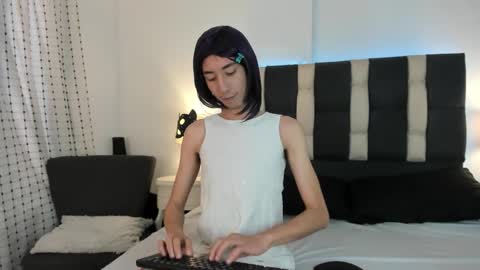 loverisu online show from November 5, 7:36 pm