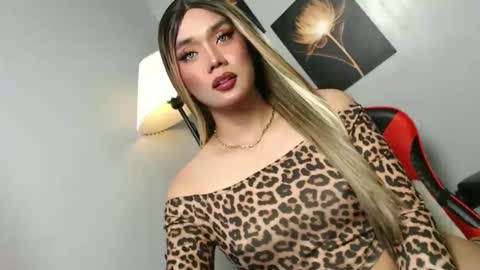 Snapshot of lovers_moon22 chatting on November 4, 11:20 am lovers moon22 online show from November 4, 11:20 am