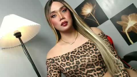 Snapshot of lovers_moon22 chatting on November 16, 12:55 pm lovers moon22 online show from November 16, 12:55 pm