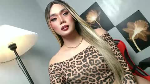 Snapshot of lovers_moon22 chatting on November 25, 2:28 pm lovers moon22 online show from November 25, 2:28 pm