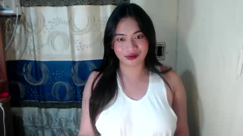 Snapshot of loveyoureign06 chatting on January 24, 4:27 am Ryn online show from January 24, 4:27 am