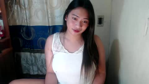 Snapshot of loveyoureign06 chatting on February 3, 2:36 am Ryn online show from February 3, 2:36 am