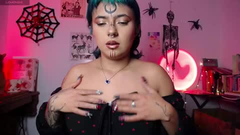 Snapshot of loving_alma chatting on October 28, 2:04 am loving_alma online show from October 28, 2:04 am