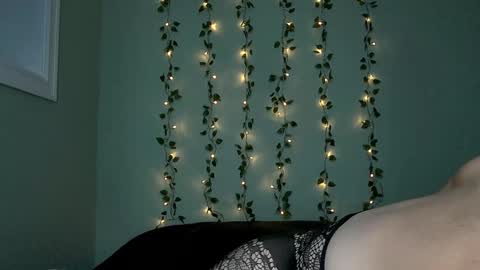 Snapshot of lovingsummer chatting on November 6, 10:43 pm Summer online show from November 6, 10:43 pm