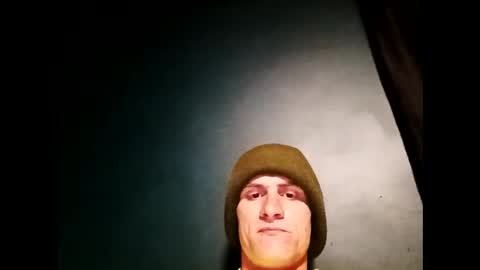 Snapshot of lowcard2389 chatting on February 26, 2:37 am lowcard2389 online show from February 26, 2:37 am