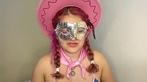 Snapshot of luana363 chatting on December 19, 3:18 am luana363 online show from December 19, 3:18 am