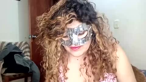 Snapshot of luana363 chatting on September 24, 2:37 am luana363 online show from September 24, 2:37 am