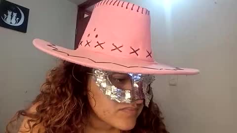 Snapshot of luana363 chatting on October 16, 2:51 pm luana363 online show from October 16, 2:51 pm