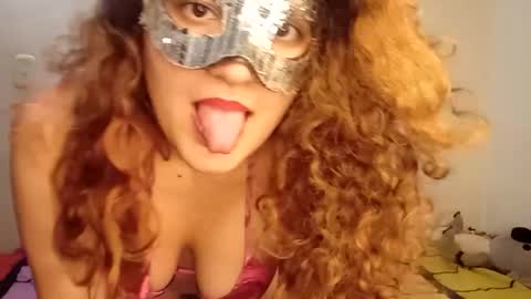 Snapshot of luanapowerful chatting on September 9, 9:09 am luanapowerful online show from September 9, 9:09 am