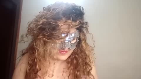 Snapshot of luanapowerful chatting on September 24, 2:37 am luanapowerful online show from September 24, 2:37 am