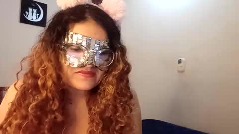 Snapshot of luanapowerful chatting on November 24, 8:19 pm luanapowerful online show from November 24, 8:19 pm