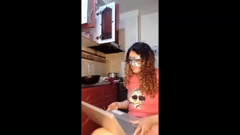 Snapshot of luanapowerful chatting on December 16, 12:48 am luanapowerful online show from December 16, 12:48 am