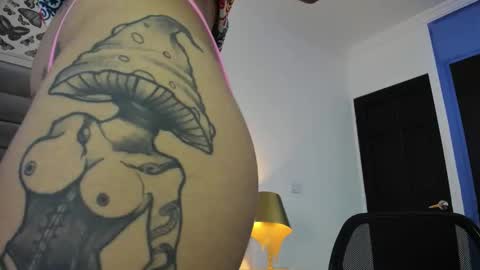 Snapshot of luankakozlov chatting on March 4, 9:32 pm LuankaKozlov online show from March 4, 9:32 pm