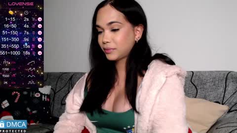 luara_ online show from December 7, 1:51 pm