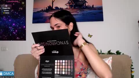 luara_ online show from January 11, 12:32 pm