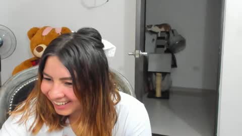 Snapshot of luara__01__lecat_1 chatting on November 12, 1:50 am luara__01__lecat_1 online show from November 12, 1:50 am