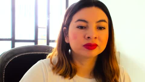 Snapshot of luara__01__lecat_1 chatting on November 23, 2:17 pm luara__01__lecat_1 online show from November 23, 2:17 pm