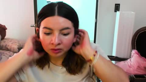 Snapshot of luara__01__lecat_1 chatting on November 28, 5:15 pm luara__01__lecat_1 online show from November 28, 5:15 pm