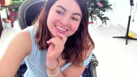 Snapshot of luara__01__lecat_1 chatting on December 2, 6:14 pm luara__01__lecat_1 online show from December 2, 6:14 pm