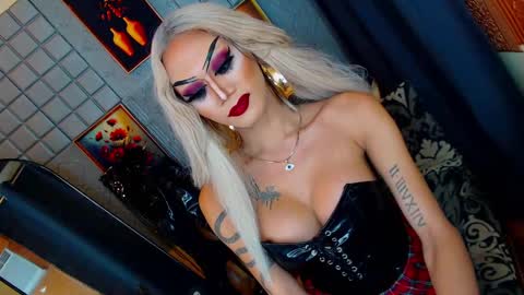 Snapshot of lubottarrah chatting on December 9, 11:56 pm DEMONYETA LA TARRAH online show from December 9, 11:56 pm