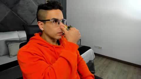 luca_morettii online show from October 12, 12:26 pm