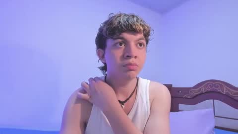 Snapshot of lucaas_king chatting on December 23, 7:09 pm Lukas online show from December 23, 7:09 pm