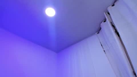 Snapshot of lucaas_king chatting on December 14, 10:25 pm Lukas online show from December 14, 10:25 pm