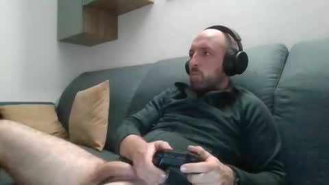 Snapshot of lucabeech88 chatting on November 4, 7:57 pm Luca online show from November 4, 7:57 pm