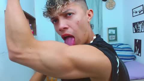 Lucas Luxx online show from October 10, 2:05 pm