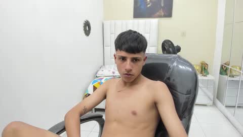 Snapshot of lucas_rivass chatting on November 18, 10:25 pm LUCAS RIVAS online show from November 18, 10:25 pm