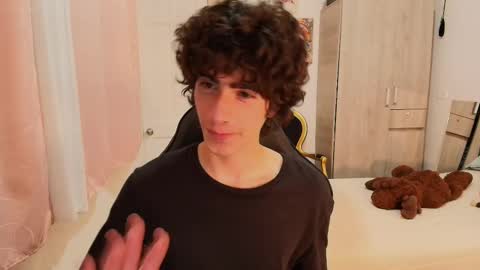 lucas_xo online show from October 25, 7:16 am