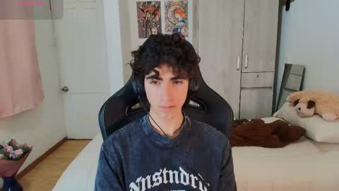 lucas_xo online show from February 6, 2:27 am