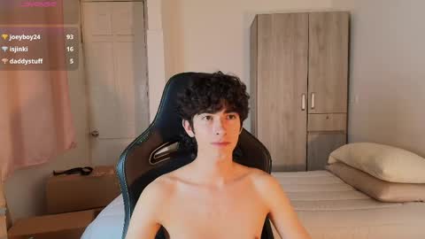 lucas_xo online show from June 4, 6:52 am