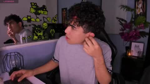 lucascarterr online show from October 19, 4:02 am