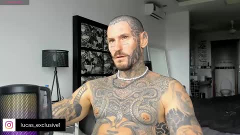 Snapshot of lucasexclusive chatting on December 25, 4:44 am lucasexclusive online show from December 25, 4:44 am