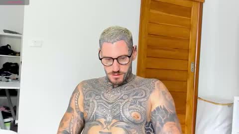 Snapshot of lucasexclusive chatting on October 3, 6:21 am lucasexclusive online show from October 3, 6:21 am