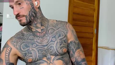 Snapshot of lucasexclusive chatting on October 5, 6:34 am lucasexclusive online show from October 5, 6:34 am